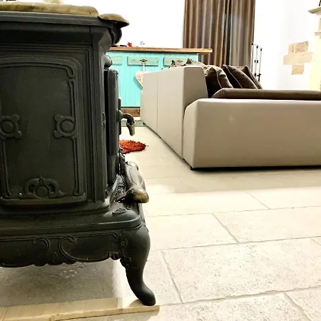 Lu Chiapparu - Cost Apartment *